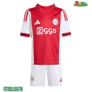 Ajax Hemmaställ Barn 2025-26 Kortärmad (+ Korta byxor)